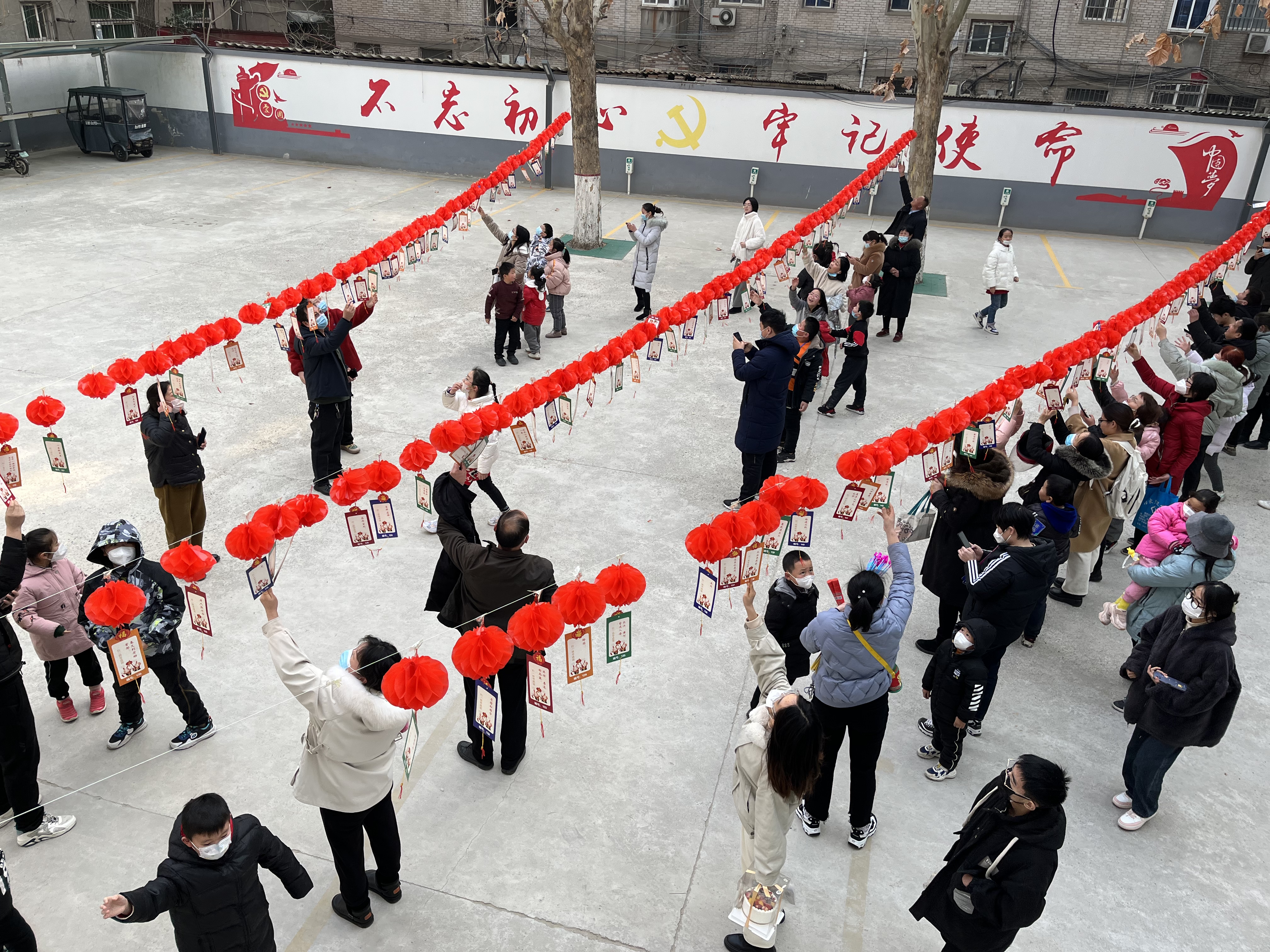 府前街文化活动中心灯谜活动现场.jpg